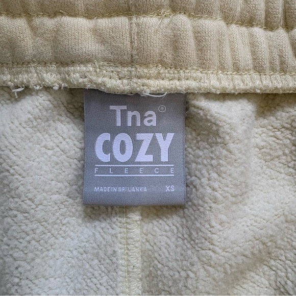 TNA Cozy Fleece Boyfriend Shorts Elastic Waistband Light Yellow Womens XS - Picture 3 of 9